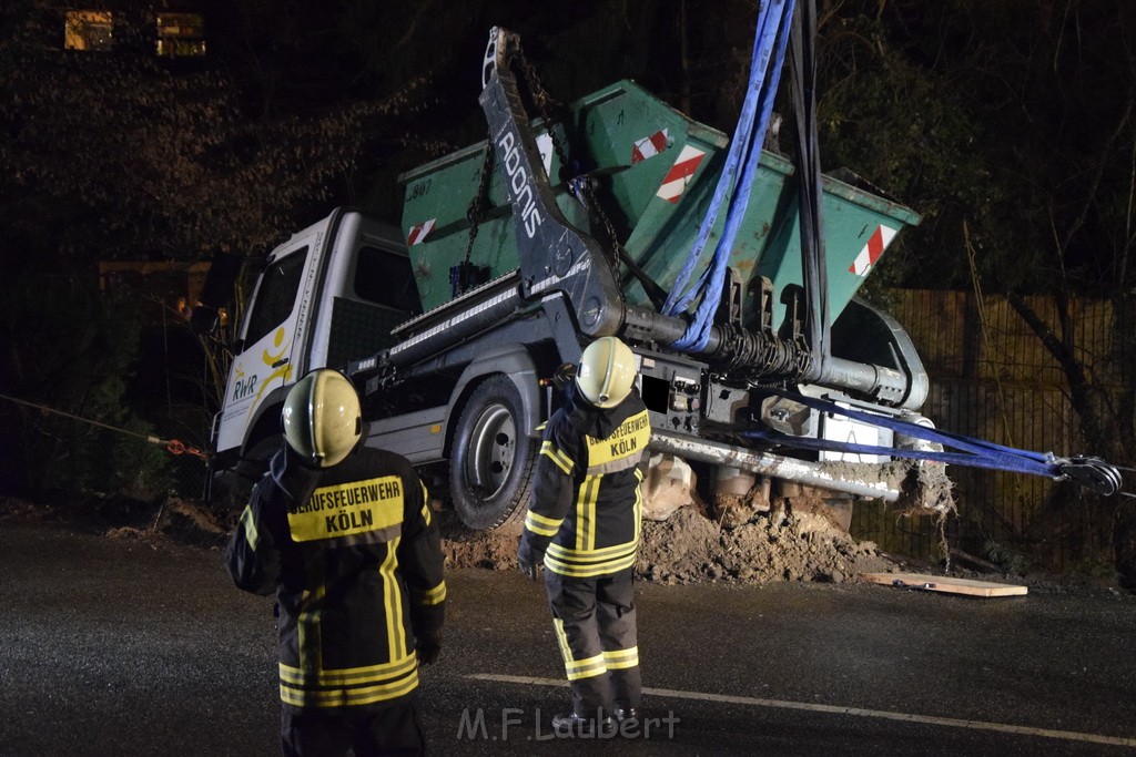 Container LKW umgestuerzt Koeln Brueck Bruecker- Dellbruecker Mauspfad P480.JPG - Miklos Laubert